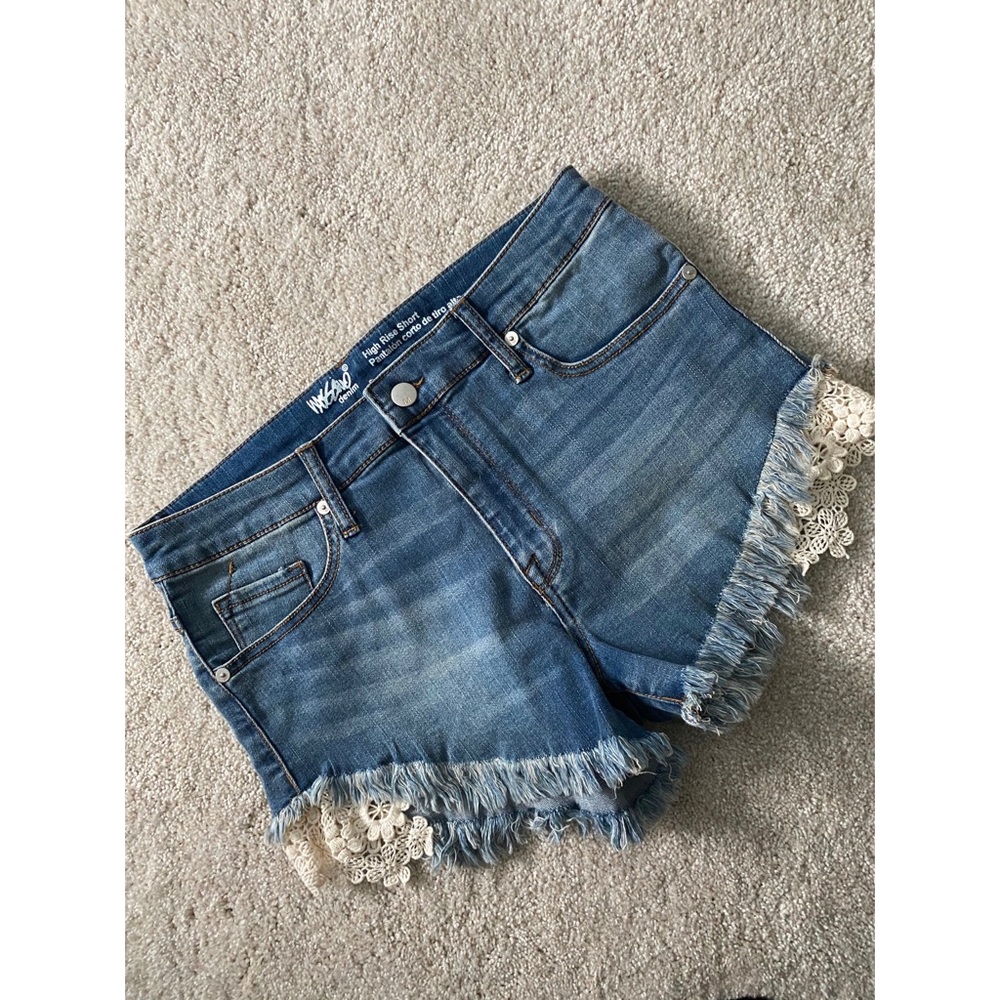 Jeans shorts with lace